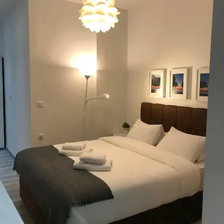 Thes-lovely Studio *